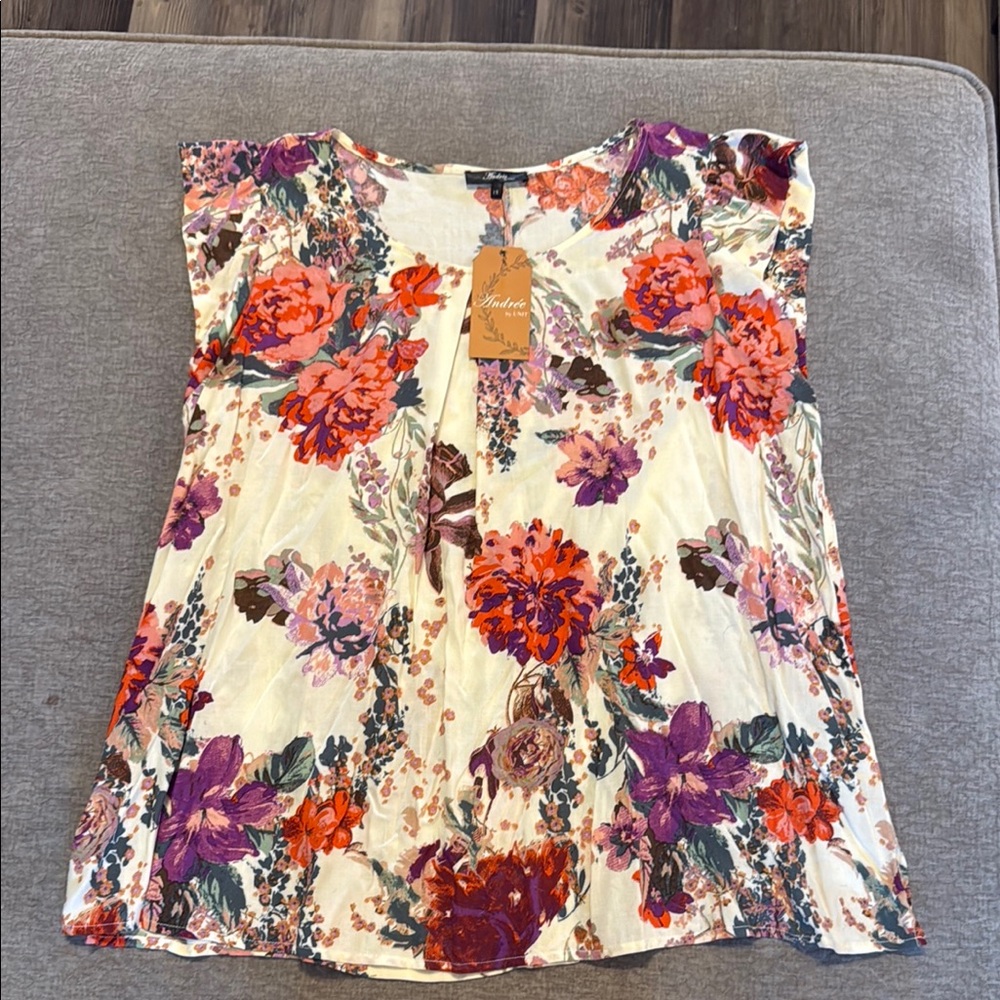 Floral Print Women's Top by Andree by Unit. NWT size 1X